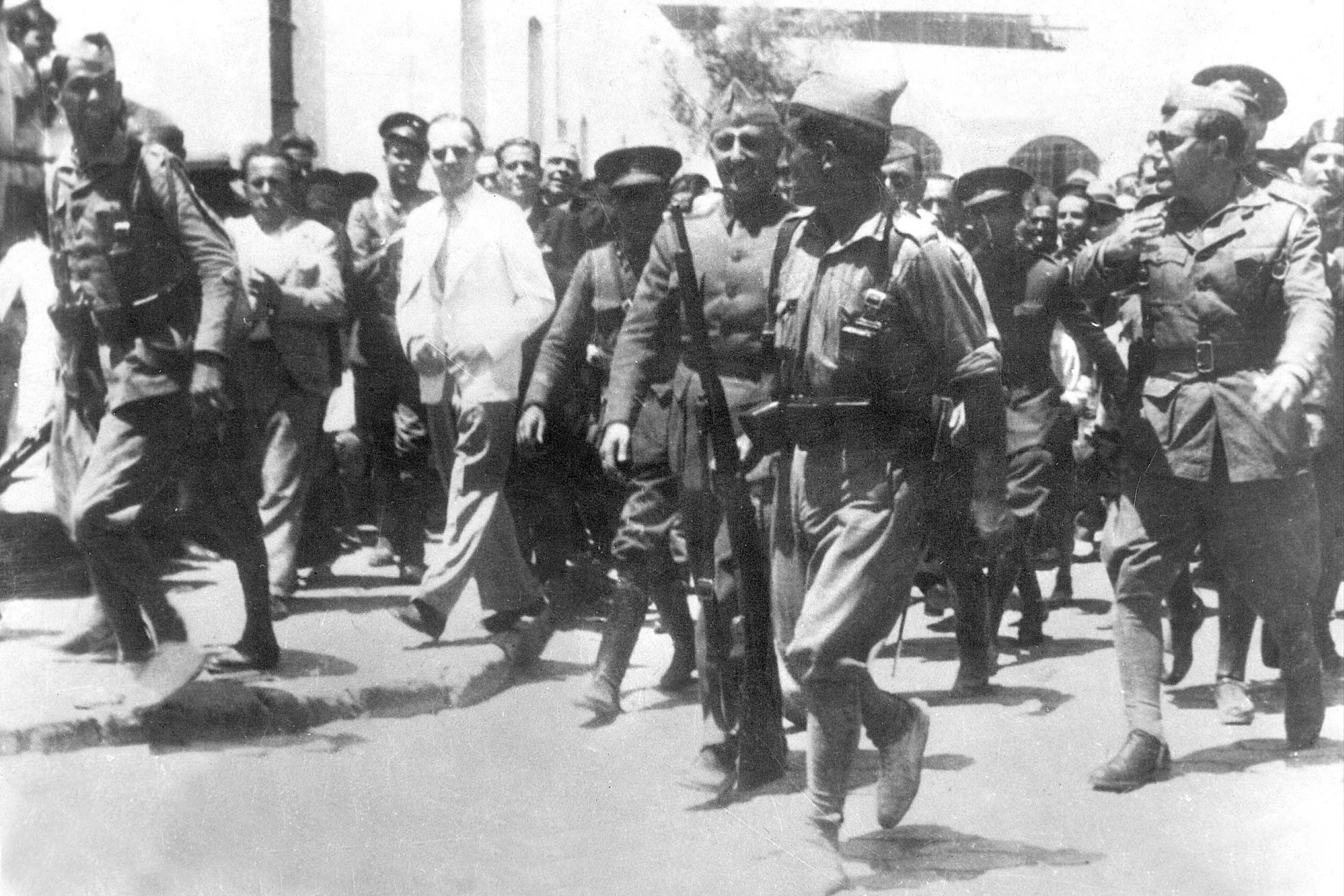 El general Francisco Franco llega a Ceuta procedente de Canarias, para asumir el mando del ejército
