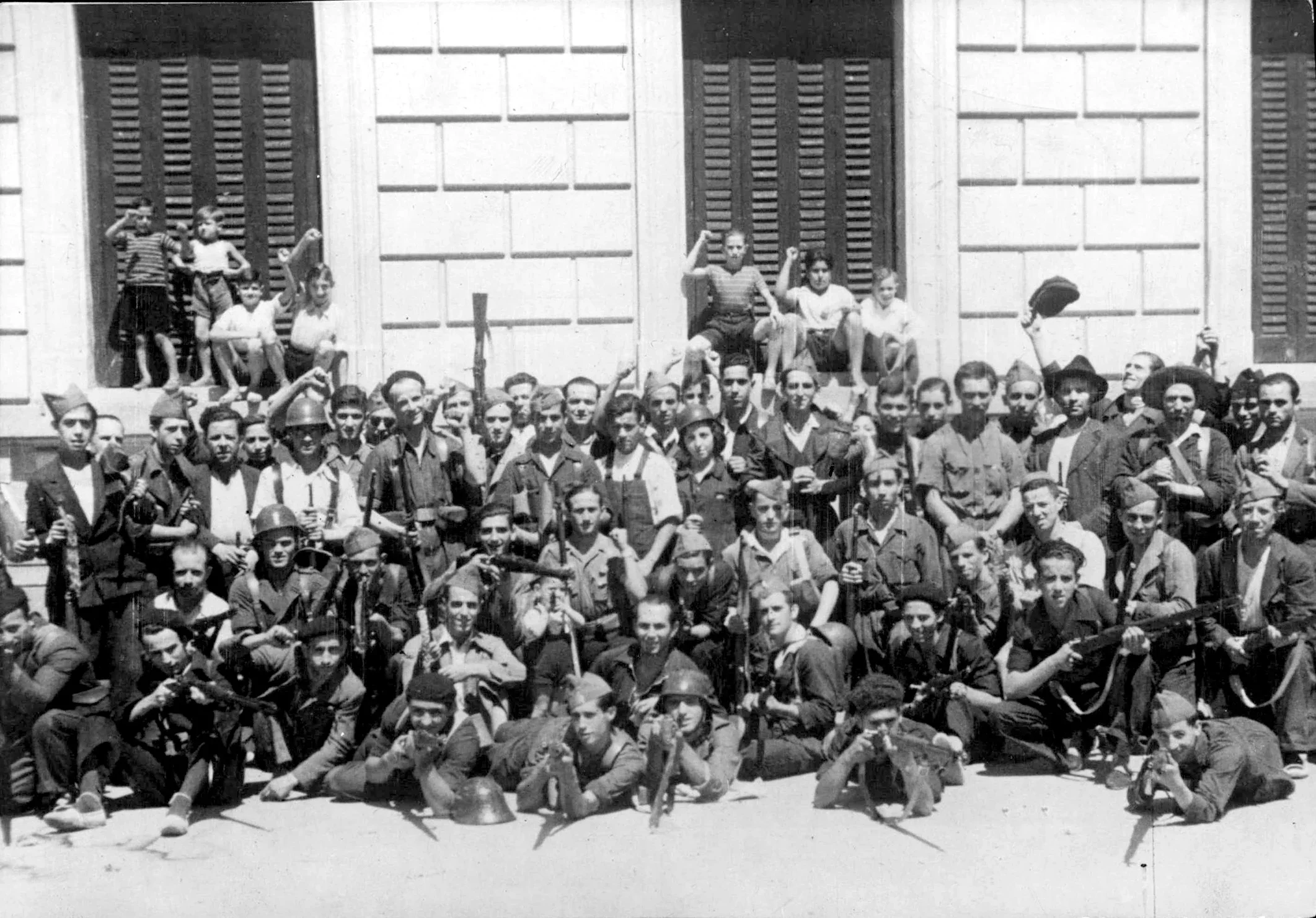 Milicianos de los distritos del Hospital y de La Inclusa, momentos antes de salir de Madrid para incorporarse a las tropas y milicias de Somosierra