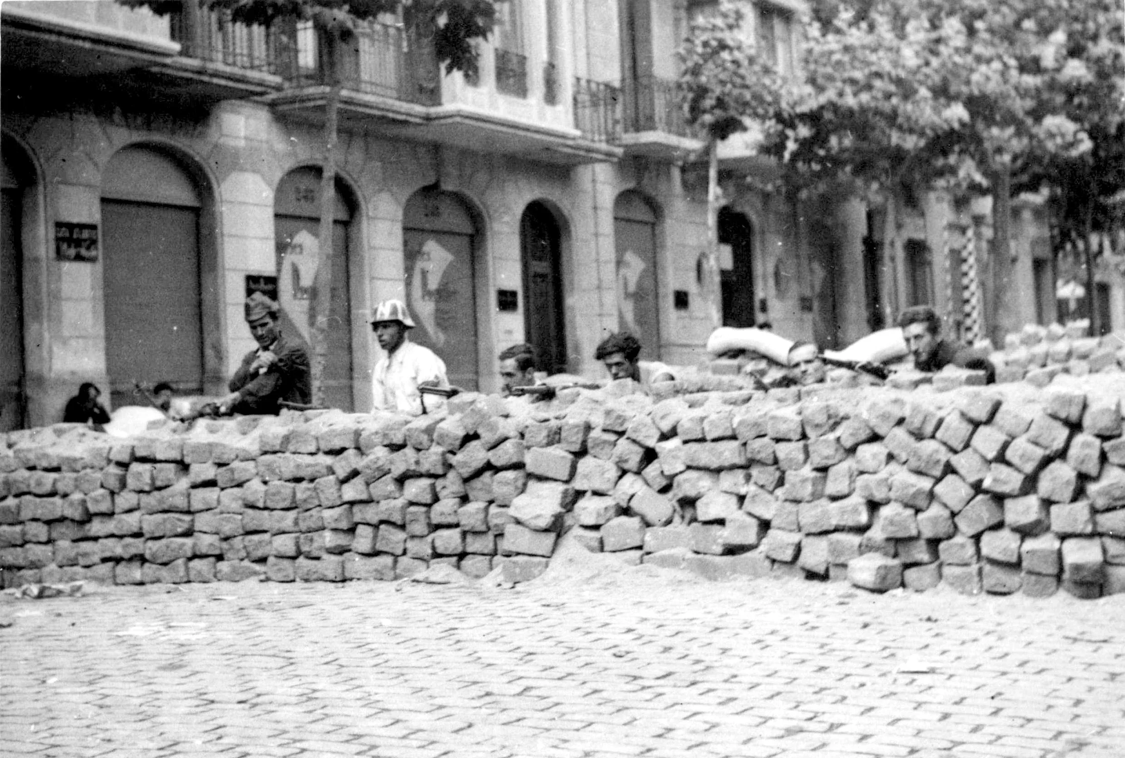 Barricada en las calles de Barceona durante la guerra