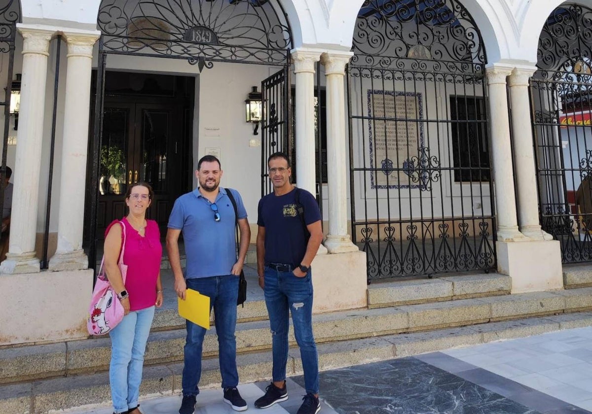 Representantes de Csif, en el Ayuntamiento de Almonte