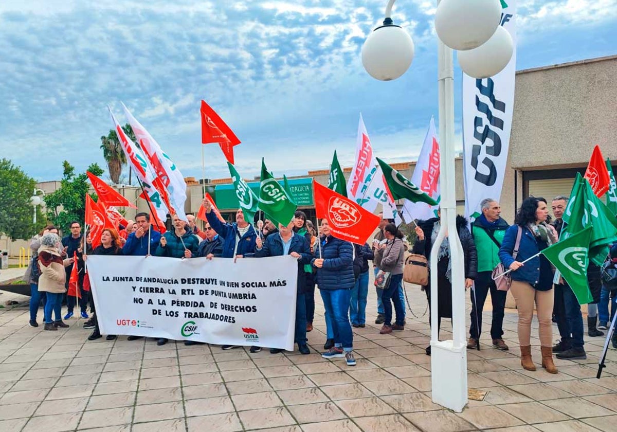 Protesta de CSIF, este miércoles, ante la Delegación de Empleo