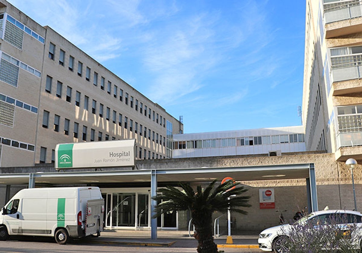 Entrada al hospital Juan Ramón Jiménez