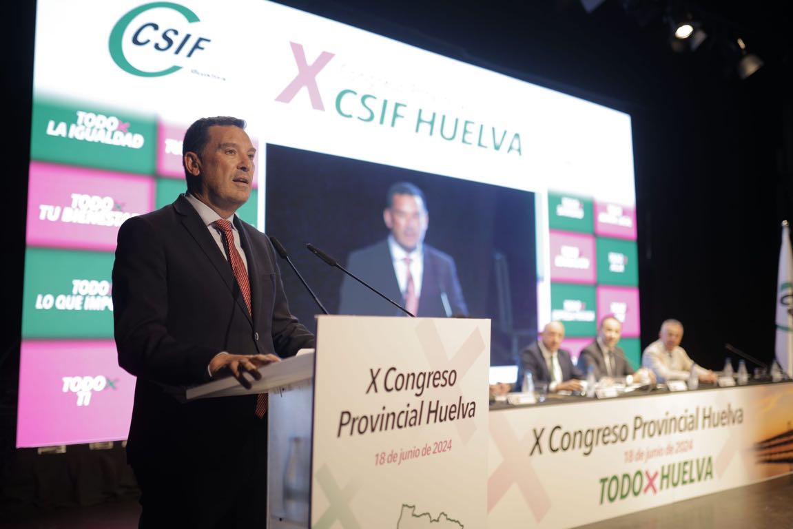 Alberto Santana, presidente del Puerto de Huelva, inauguró el X Congreso