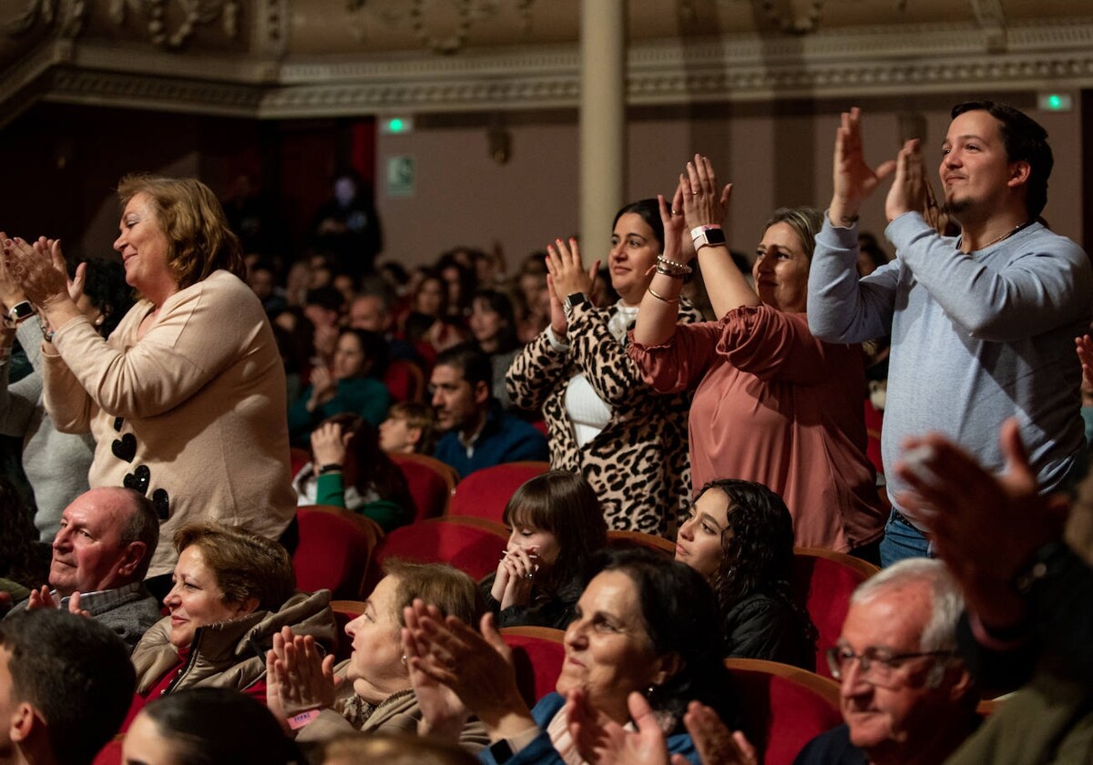 Público apluadiendo este sábado en el Gran Teatro