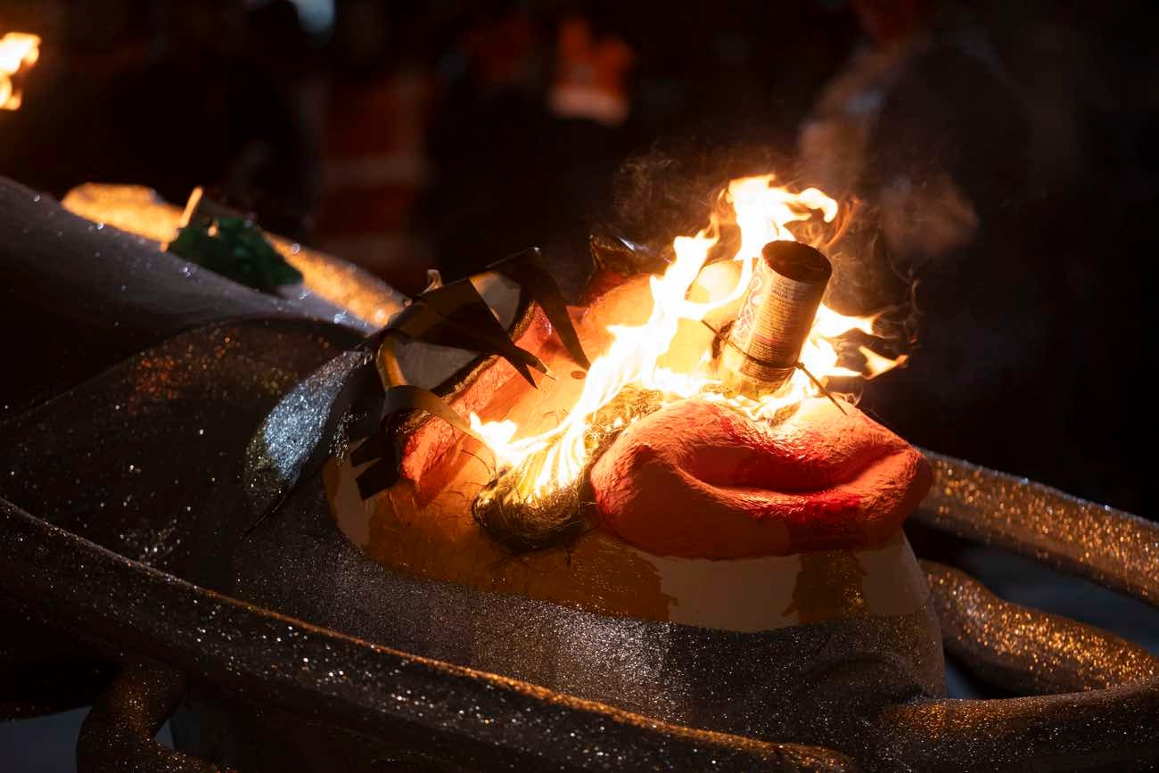 El fuego pone fin al Carnaval Colombino