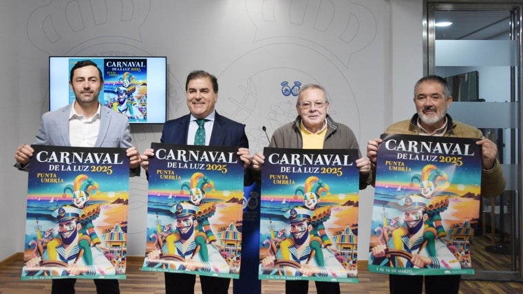 El alcalde de Punta Umbría, José Carlos Hernández Cansino, ha presentado hoy la programación del Carnaval de la Luz 2025