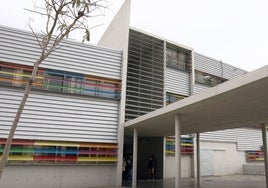 Alumnos del IES Pérez Mercader publican un libro de «historias que nunca fueron» gracias a Pábilo