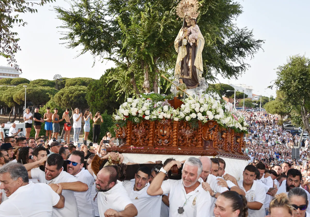 Imagen de archivo de la procesión de la Virgen del Carmen en Punta Umbría