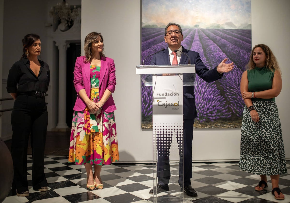El presidente de la Fundación Cajasol durante la inauguración de la exposición