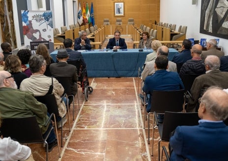 Imagen secundaria 1 - Diputación publica las actas del centenario de Ernesto Feria, «uno de los grandes intelectuales» de Huelva
