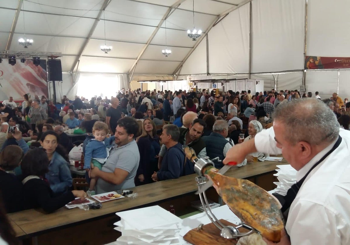 Ambiente en la Feria del Jamón Ibérico de Aracena en su primer fin de semana