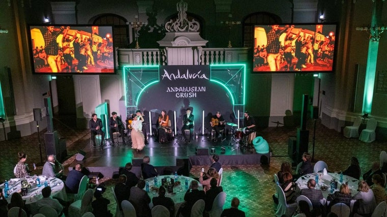 Los dos cantaores onubenses durante su actuación en la Catedral francesa