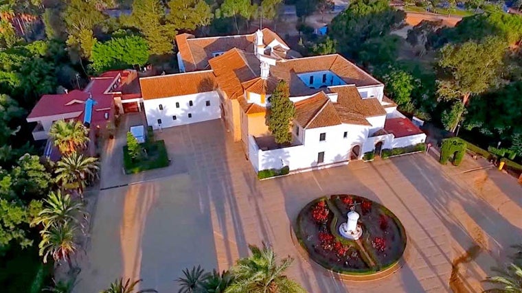 Panorámica aérea del histórico monasterio franciscano donde Colón preparó su viaje