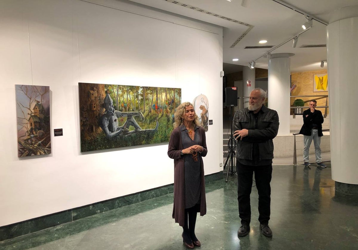 La inauguración de la exposición del pintor sevillano Manuel Luna en la Fundación Caja Rural del Sur