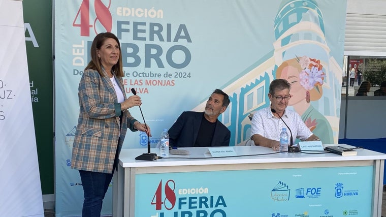 La delegada de Cultura, Teresa Herrera, en la presentación de Víctor del Árbol