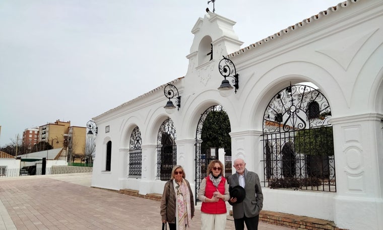 Con el académico Carlos García Gual y Cristina Pascual