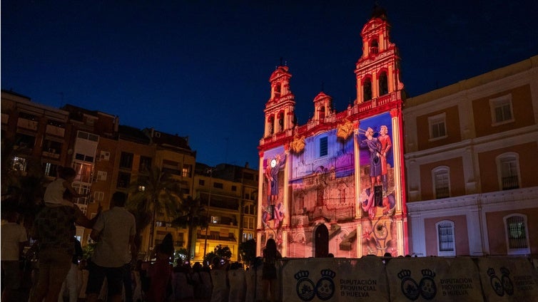 Niebla cumple 40 años iluminando las noches de verano con teatro y danza