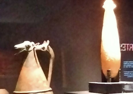 Imagen secundaria 1 - Objetos personales de Juan Pedro Garrido Roiz / Dos de las piezas más reproducidas del museo de Huelva, jarro zoomorfo y recipiente de alabastro / Algunas vasijas no habían sido expuestas con anterioridad