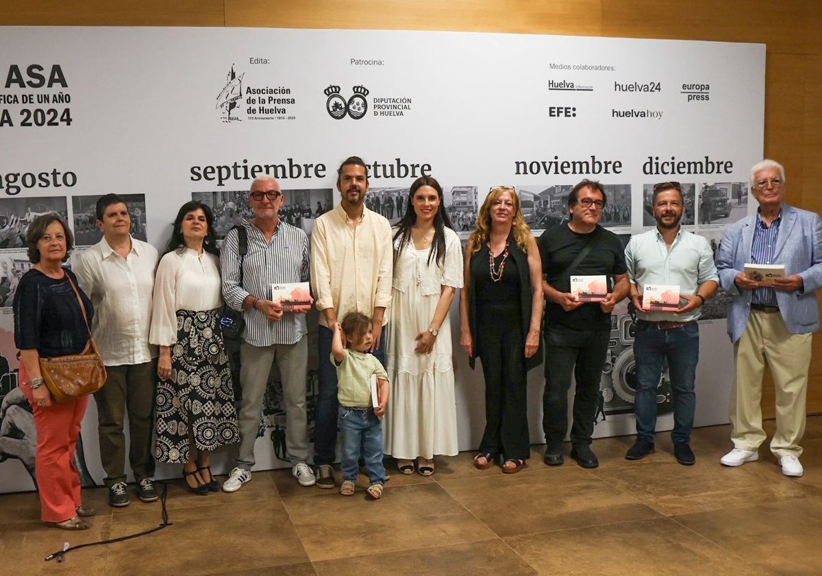 Fotógrafos de Huelva participantes en el anuario de la Asociación de la Prensa 2024