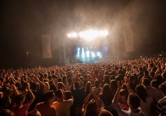 Público en un concierto de las Fiestas Colombinas de Huelva
