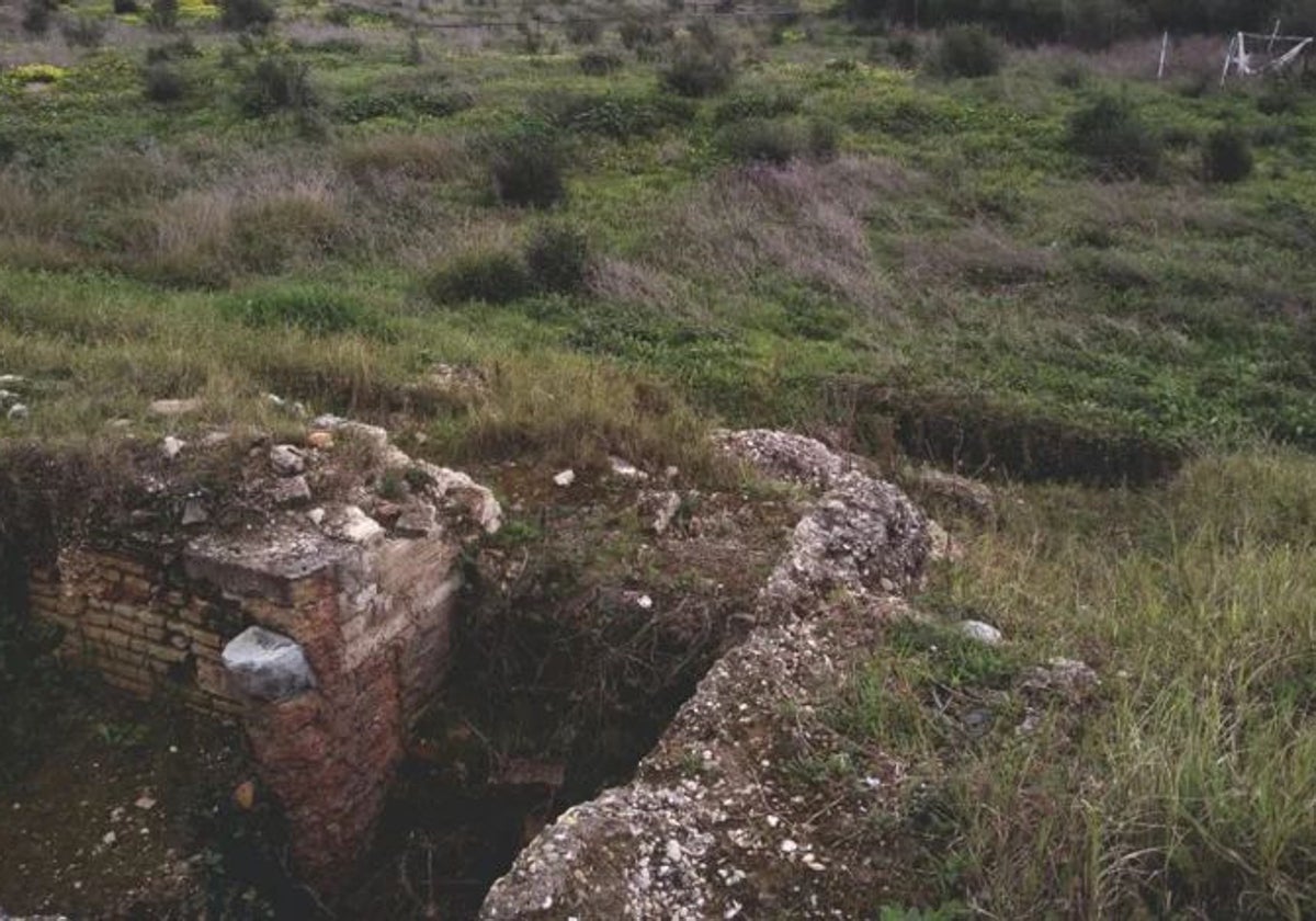 Unas de las construcciones del yacimiento de Saltés