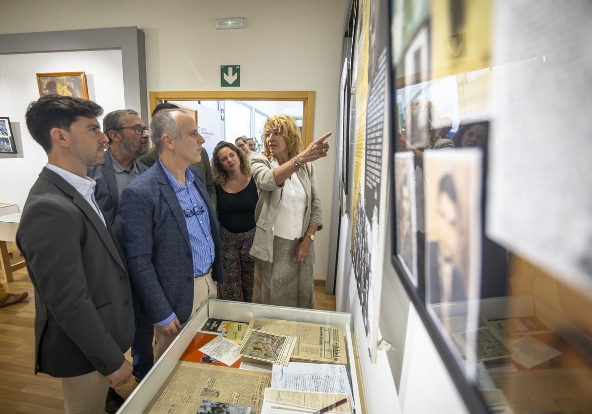 Las autoridades visitan la exposición