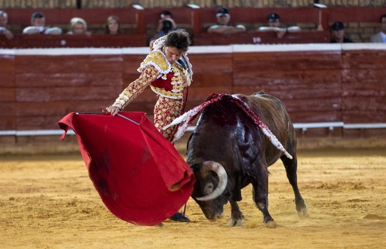 Un momento de la faena de Roca Rey