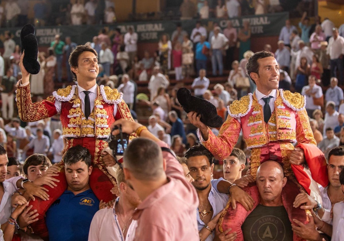 Los dos toreros tras la tarde triunfal de Colombinas