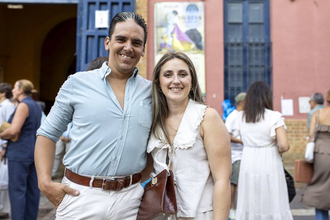El ambiente de la corrida de rejones de Colombinas este domingo