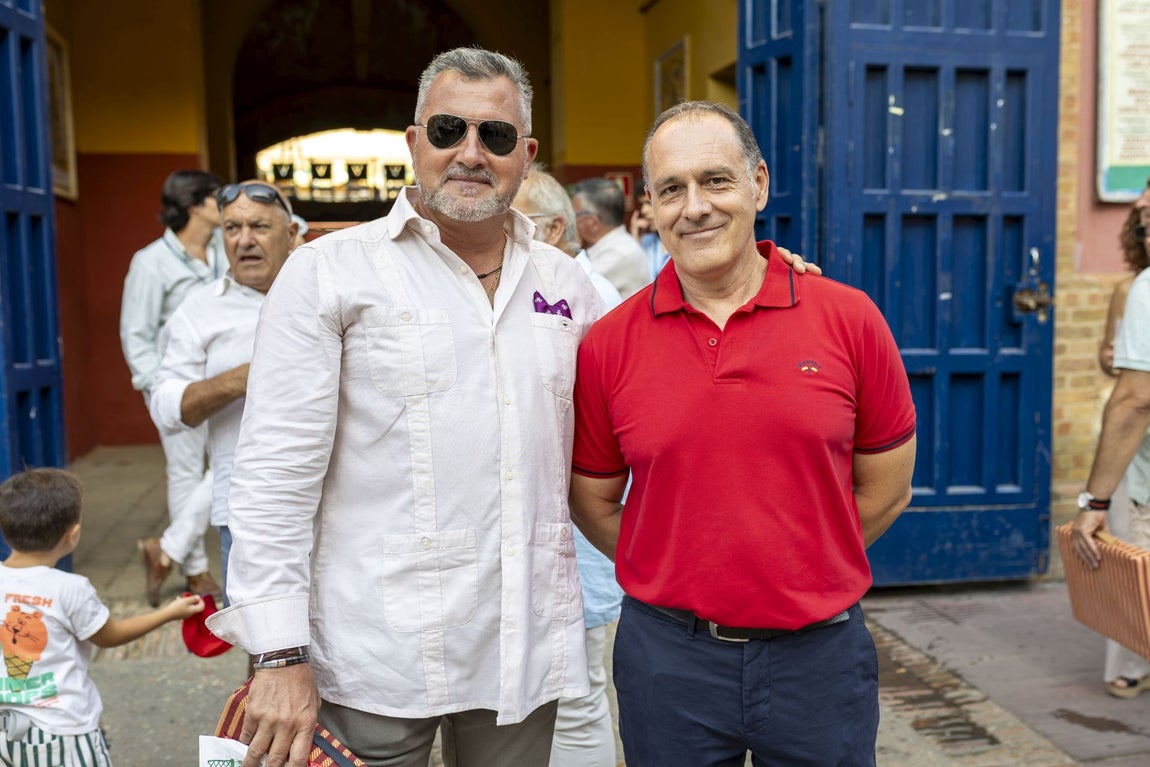 El ambiente de la corrida de rejones de Colombinas este domingo