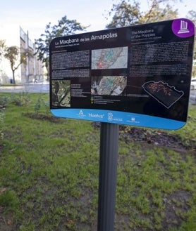 Imagen secundaria 2 - Área definida en cartografía histórica como «Los Santos Lugares» y localización de las evidencias arqueológicas andalusíes conocidas hasta la fecha en Huelva capital / Localización espacial enterramientos intervenidos y no intervenidos por excavación en el conjunto de las actuaciones arqueológicas / Cartel explicativo actual en la plaza de las Amapolas
