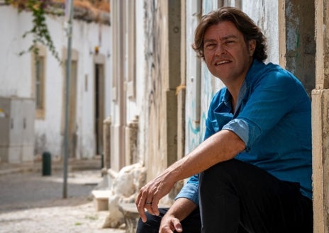 Imagen secundaria 1 - César López Perea: «Mira que me gusta tocar la guitarra, pero las mejores sensaciones a nivel emocional son cantando»
