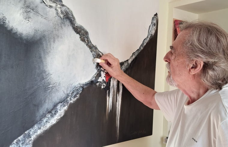 César Corpa, del teatro a la pintura: «Huelva era un páramo al que bastaba muy poca agua para que floreciera»