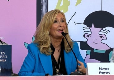 Nieves Herrero, en la Feria del Libro de Huelva: «No hay nadie que haya superado a Hermida»