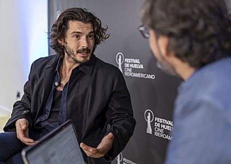 Imagen secundaria 1 - Yon González, Premio Luz del Festival de Huelva: «Me gustaría haber protagonizado &#039;El Resplandor&#039;, la he visto más de 50 veces»