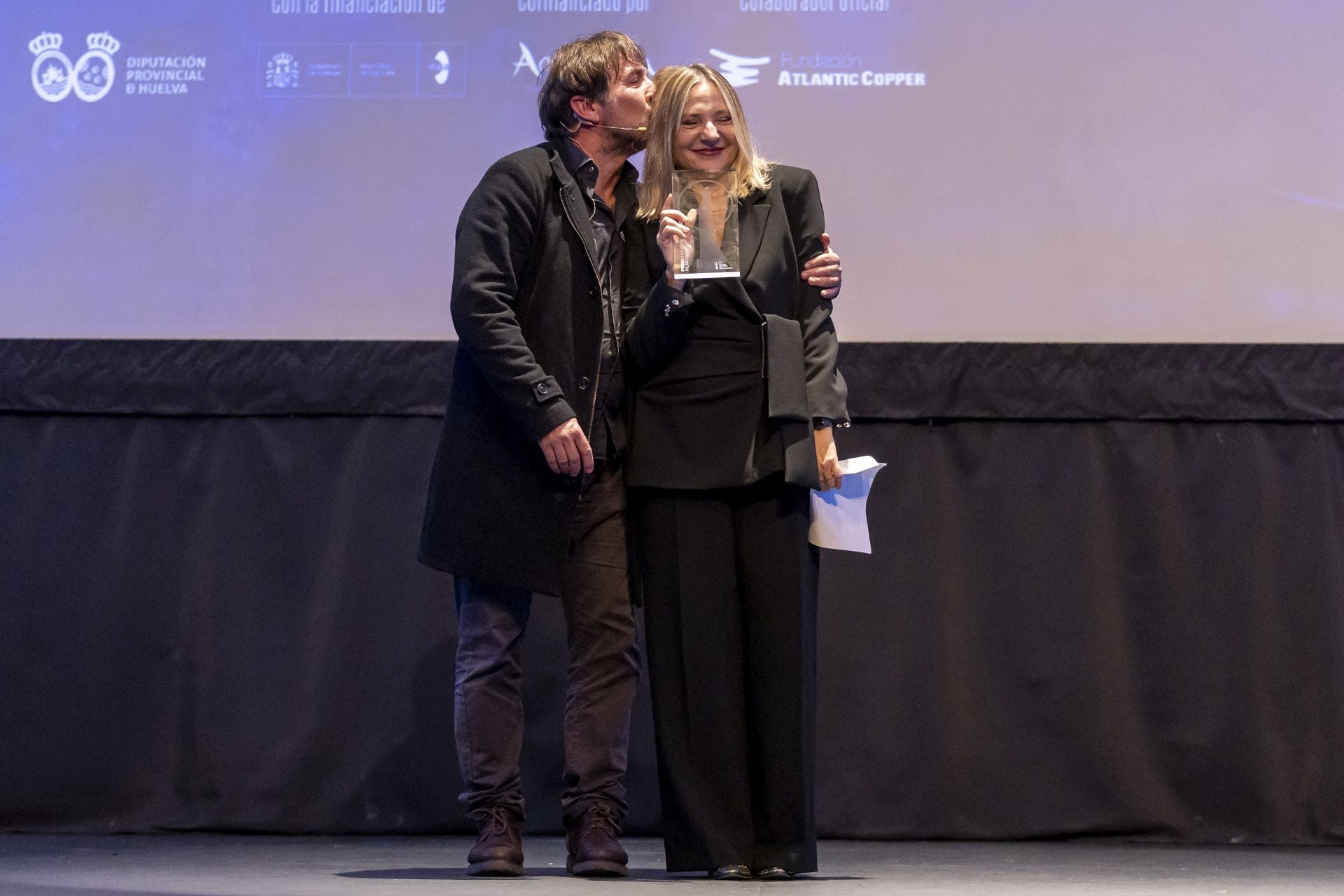 La gran sorpresa que se llevó Pilar Castro al recoger el Premio Ciudad de Huelva del Festival de Cine Iberoamericano, en imágenes