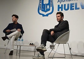 Carlos del Amor junto a Manuel Soto en su charla de esta tarde en la Casa Colón