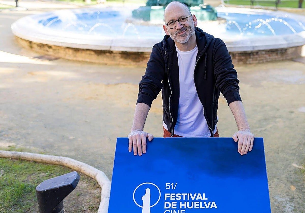 El colombiano Tomás Corredor en los jardines de la Casa Colón