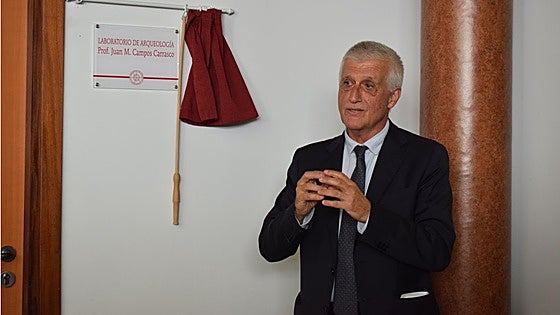 La labor investigadora del arqueólogo Juan M. Campos, homenajeada en forma de libro