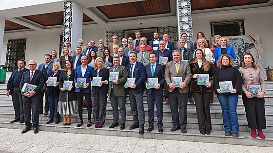 El retrato escrito de la Fiesta: 40 firmas diseccionan un cuarto de siglo taurino en Huelva