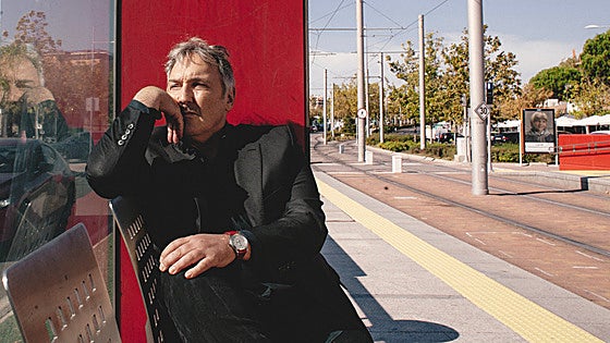 Carlos Zanón: «En literatura lo que diferencia redactar y escribir es la música»