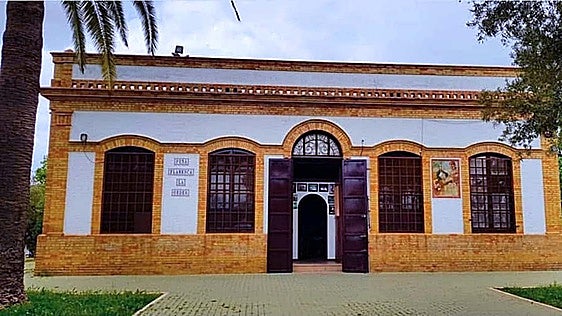 ¿Dónde durmió Luis Cernuda en Huelva? La Peña Flamenca de La Orden asegura que en su sede y le dedica un azulejo
