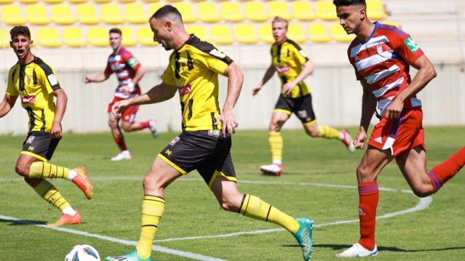 Jacobo Cornejo conduciendo una acción de ataque del cuadro aurinegro