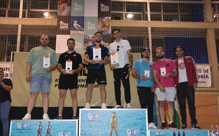 Imagen principal - Mundial de Futbolín en Punta Umbría: Los García y Rocío-Rocío se alzan con la victoria