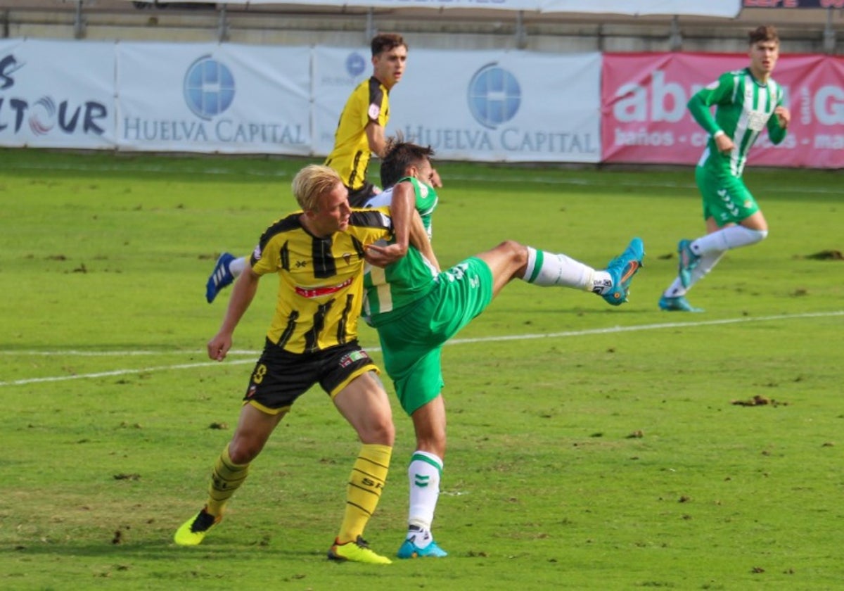 Joel durante un partido de la pasada temporada con el San Roque de Lepe