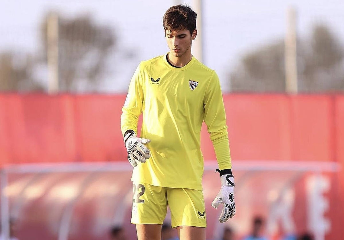 El joven cancerbero onubense del Sevilla David Gil