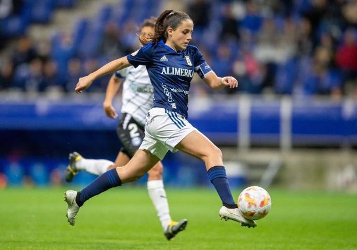 Isina en un partido con el Real Oviedo