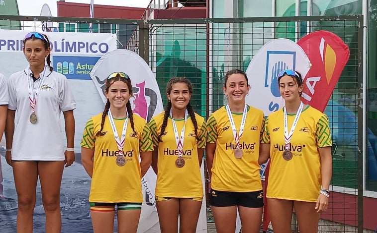 Imagen principal - Daniela García culmina su gran temporada con dos medallas más el Nacional Juvenil Sprint