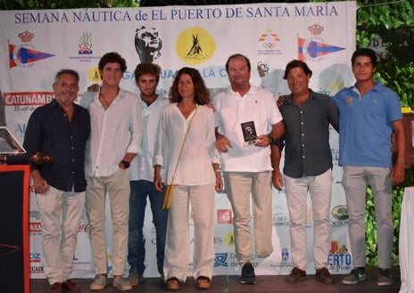 Imagen secundaria 1 - El patrón onubense Nacho Zalvide gana consecutivamente dos regatas en Cádiz