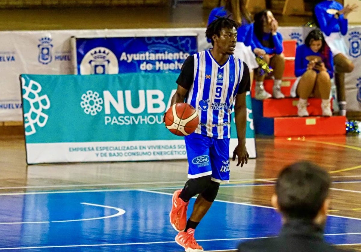 El base canadiense Godwin Boahen en un partido de la pasada temporada con el Huelva Comercio